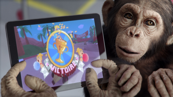 Quand on joue à des jeux sur tablette sur la planète des singes dans la nouvelle pub Winamax