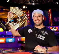 http://resources.pokerstrategy.com/2012/11/14/Event45_Day05_MG_1296_NS.jpg