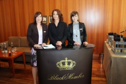 Unsere Damen empfangen die Blacks im Eingangsbereich Unsere Damen empfangen die Blacks im Eingangsbereich