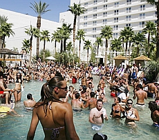 https://www.pokerstrategy.com/wp-content/uploads/cdn-origin/2013/05/20/vegas_pool_party.jpg