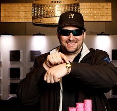 https://www.pokerstrategy.com/wp-content/uploads/cdn-origin/2013/10/04/hellmuth_12th_bracelet.jpg