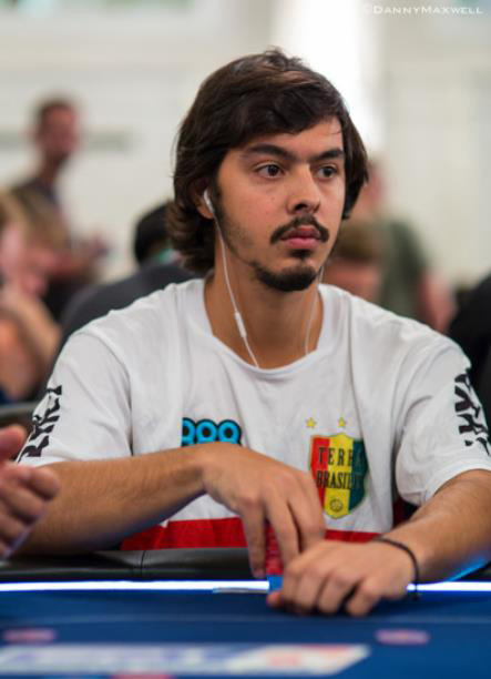 Nicolau Villa-Lobos na mesa final do Sunday Million