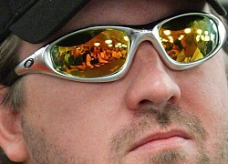Chris Moneymaker w okularach