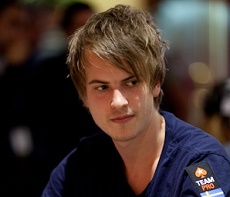 https://www.pokerstrategy.com/wp-content/uploads/cdn-origin/2014/01/02/viktor-blom--masters-poker-club.jpg