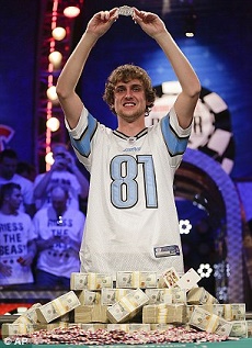 https://www.pokerstrategy.com/wp-content/uploads/cdn-origin/2014/02/04/article-2488208-1938940600000578-187_306x423.jpg