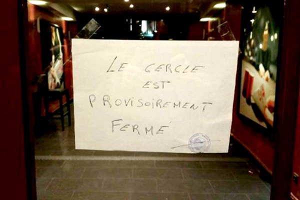 Le message à l'entrée du Cercle Cadet
