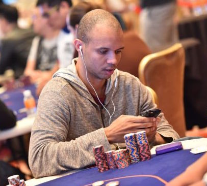 Phil Ivey tweeting