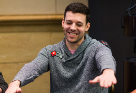 Винаги усмихнатият Кевин Мартин Кевин Мартин с логото на PokerStars