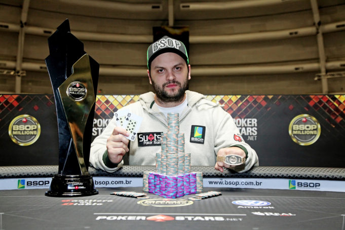 A cravada rendeu ao brasileiro um prêmio de R$ 1.067.150 Saulo Sabioni campeão do BSOP Millions 2017
