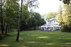 Die Ansicht aus dem Garten auf Die Ansicht aus dem Garten auf