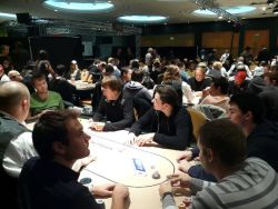 Tom Dwan and PokerNoob PokerNoob and Dwan Dodging Stares